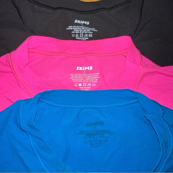 skims fits everybody crop t-shirt top in neon fuschia hot pink - Picture 2 of 2